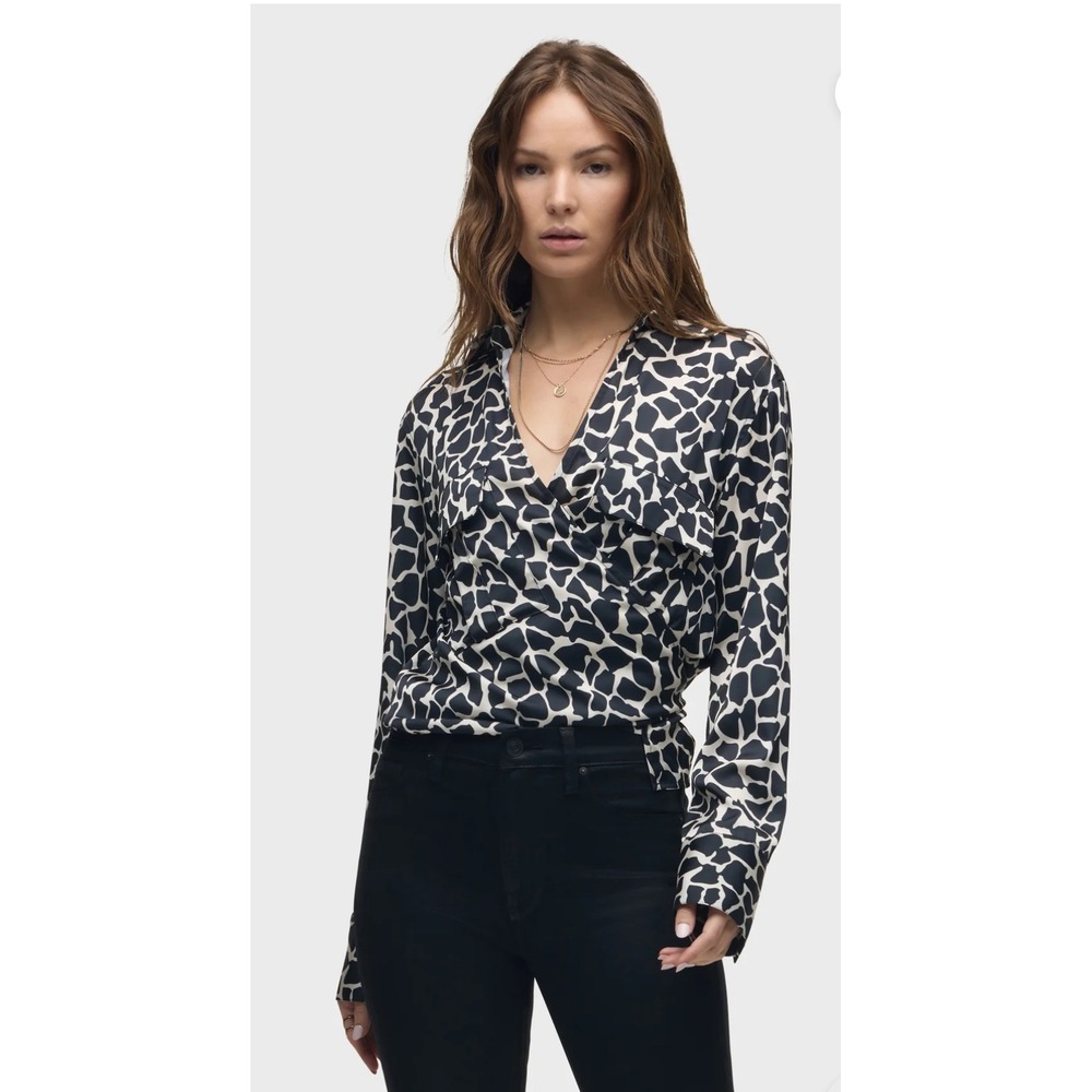 NWT Hudson Long Sleeve Wrap Tie Top Blouse Shirt Giraffe Print Size‎ Medium